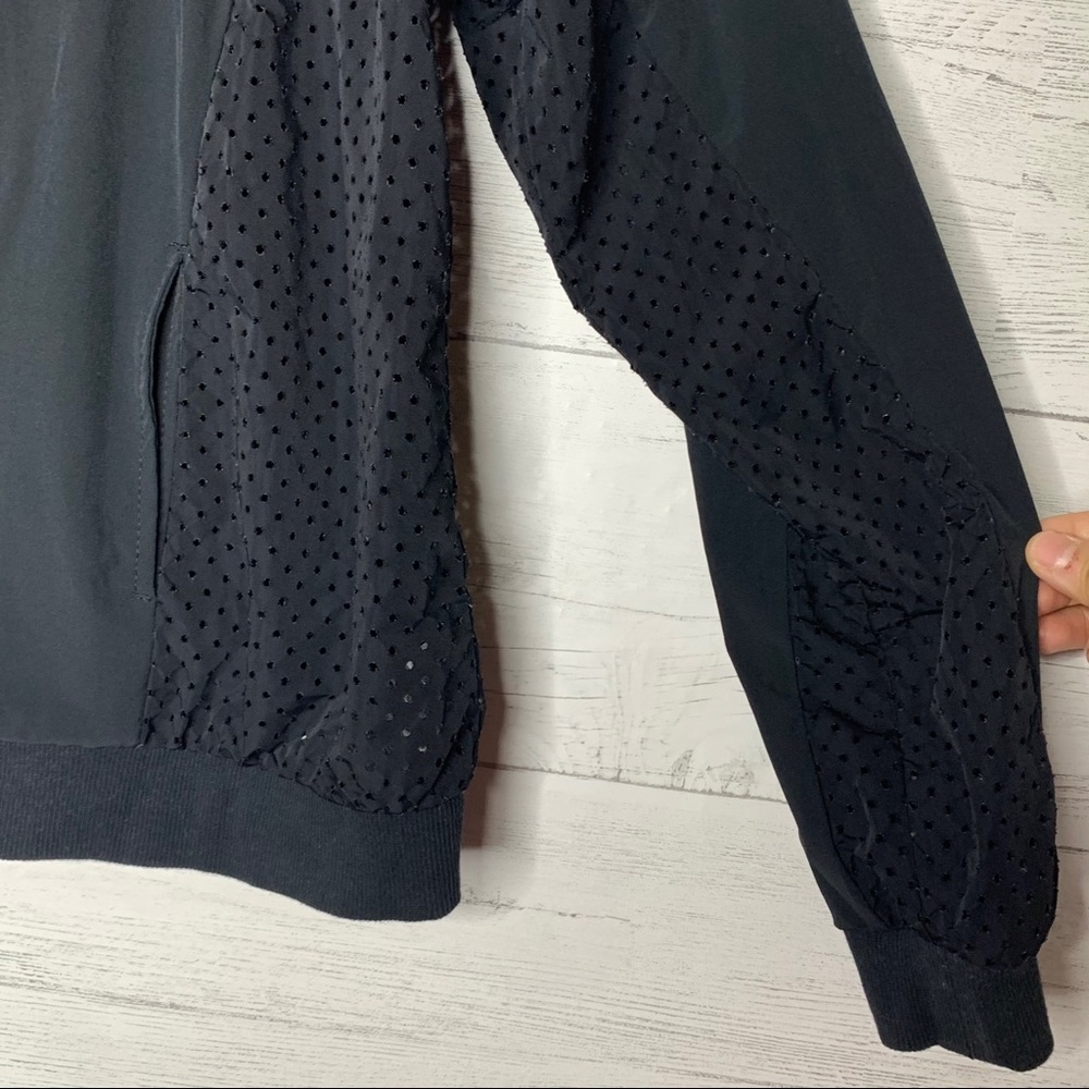 Uo without walls black perforated sport jacket/M - Picture 3 of 11